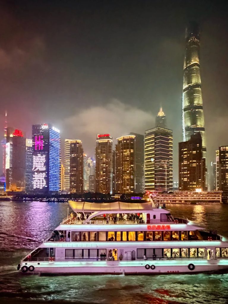 Круиз по Huangpu River: как выбрать вечернюю прогулку в Шанхае